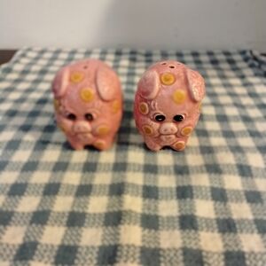 1950's Vtg. Giftcraft Pink Pig Ceramic Salt and Pepper Shakers